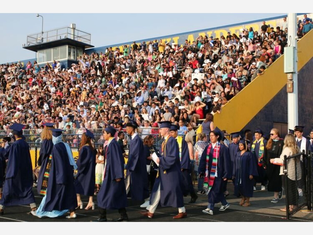 Columbia Heights Seniors Graduate MinneapoliMedia