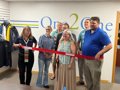 One 2 One Marketing Relocates to Coon Rapids, Celebrates Ribbon Cutting with MetroNorth Chamber