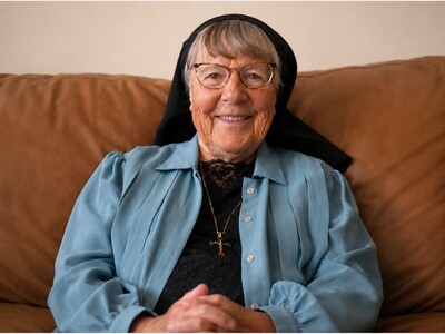 MINNEAPOLIMEDIA NEWS | Sister Rosalind Gefre, the St. Paul Saints' Beloved  Massaging Nun,  Dies at 96